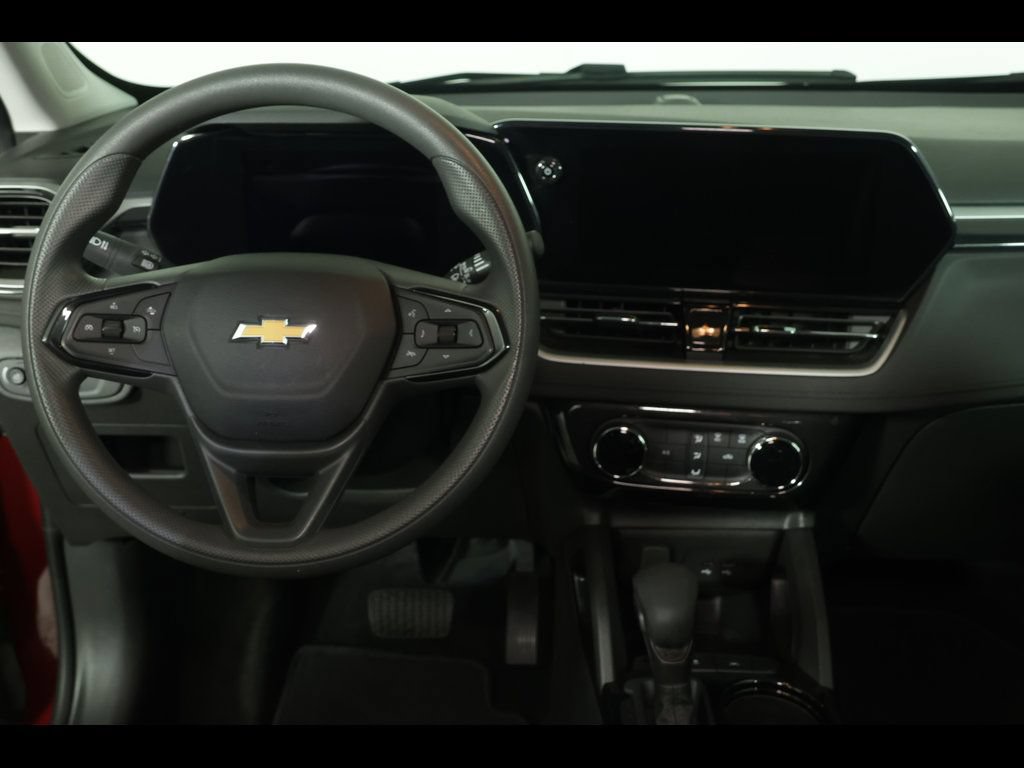 Used 2025 Chevrolet TrailBlazer LT FWD image 14