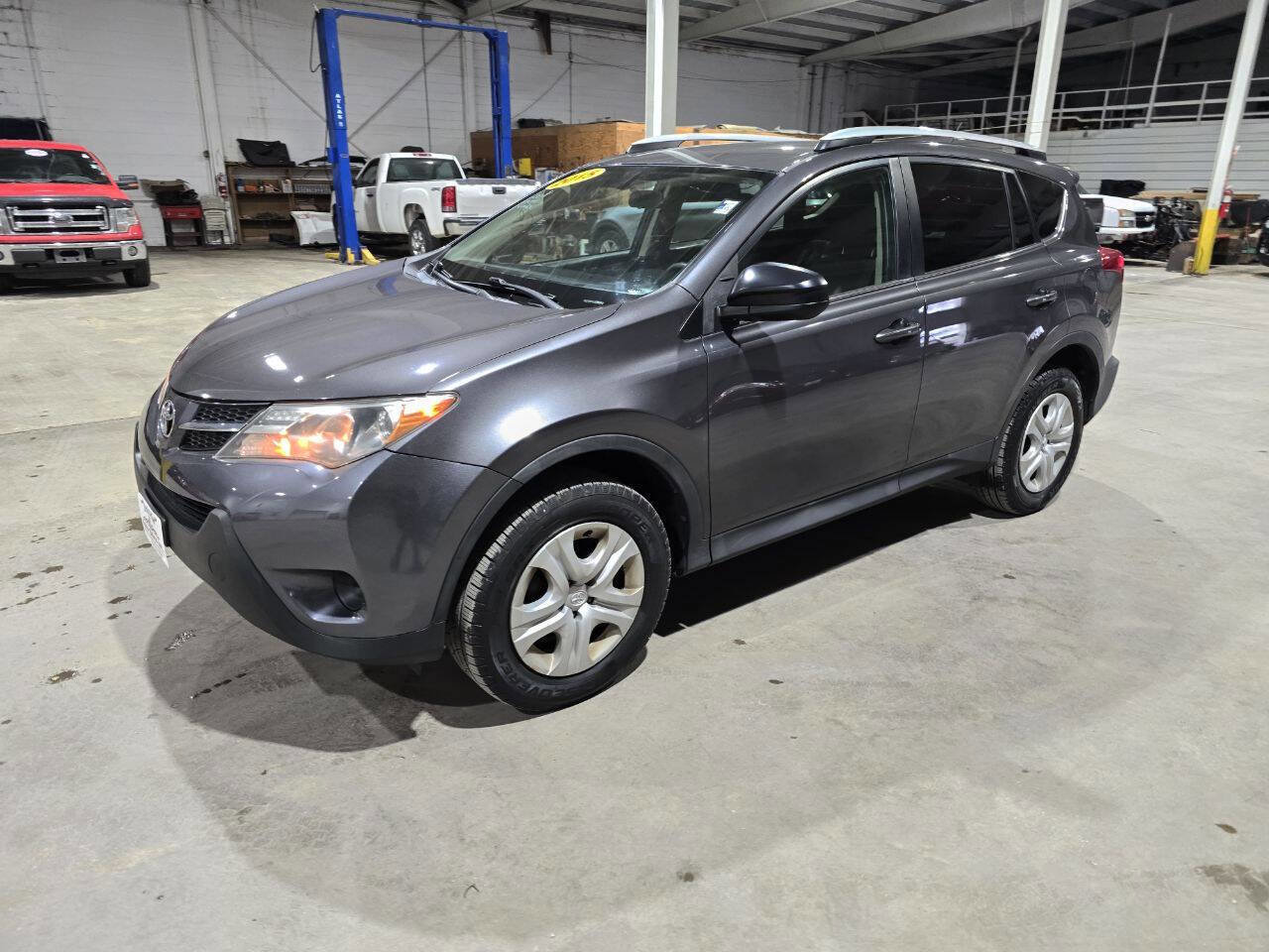 Used 2015 Toyota RAV4 LE image 1