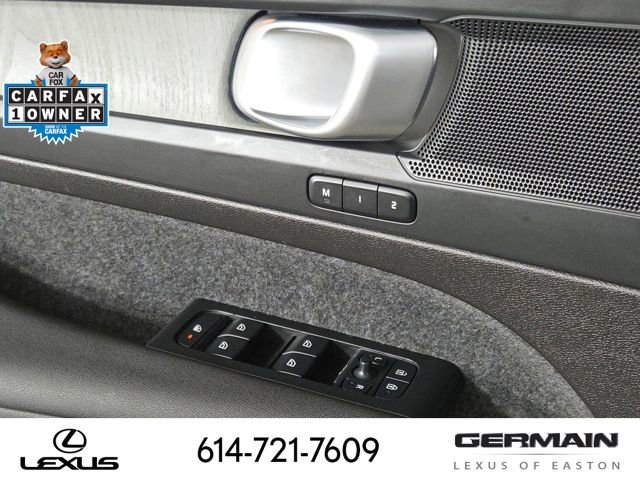 Used 2025 Volvo XC40 B5 Plus image 28