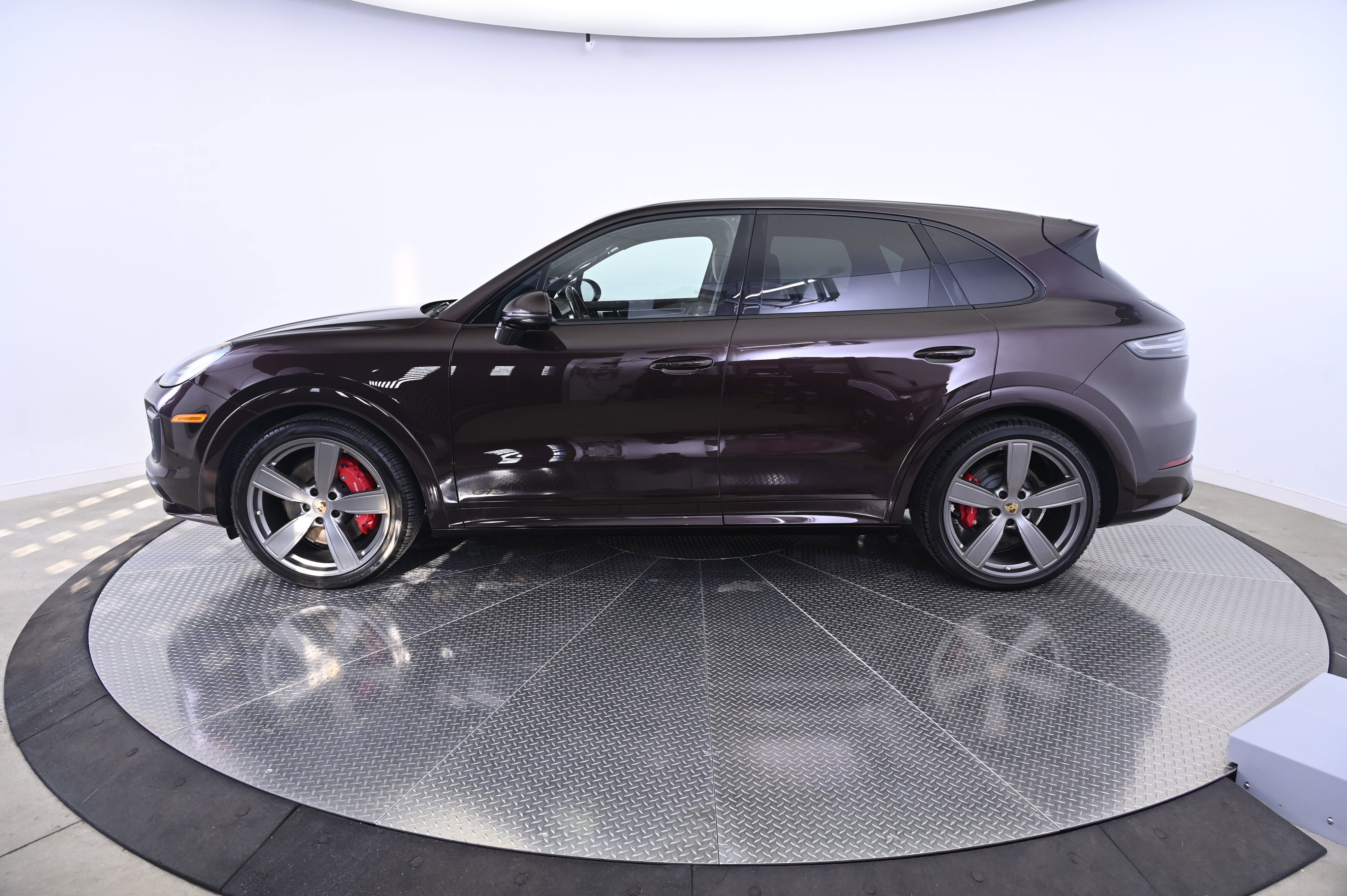 Used 2022 Porsche Cayenne GTS image 2