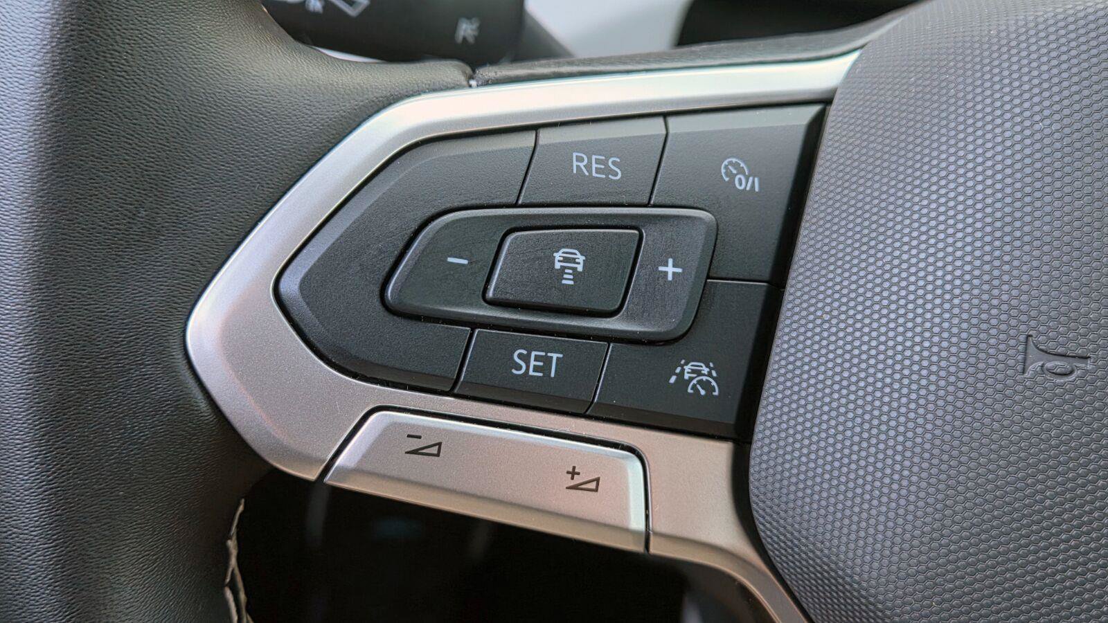 Certified 2025 Volkswagen Taos SEL w/ Black Wheel Plus Package AWD/4WD image 23