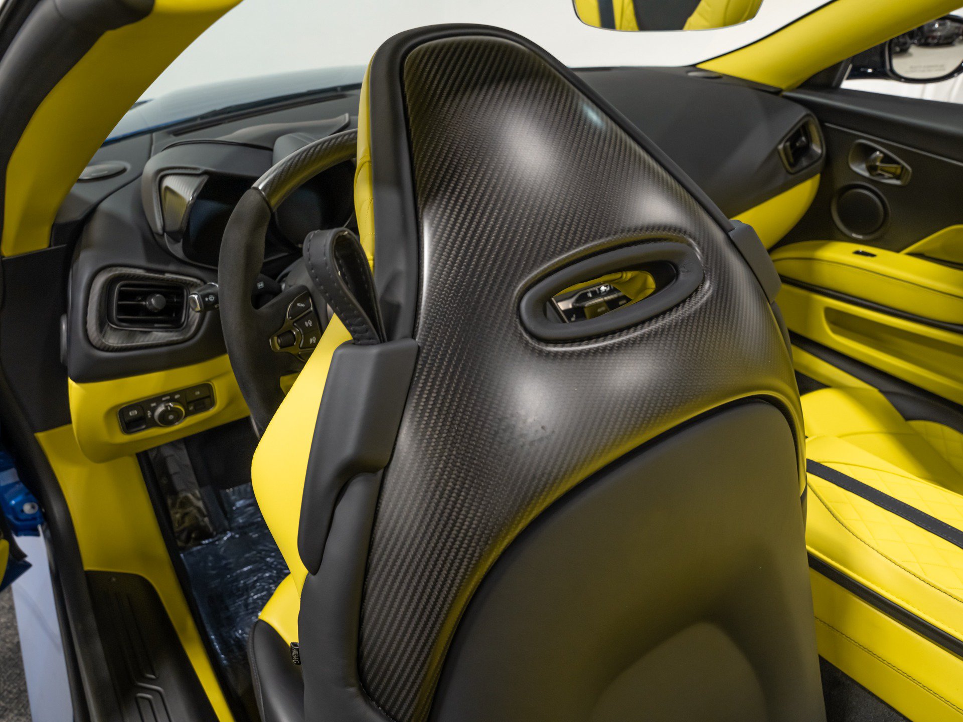 Used 2023 Aston Martin DBS Superleggera Volante RWD image 79