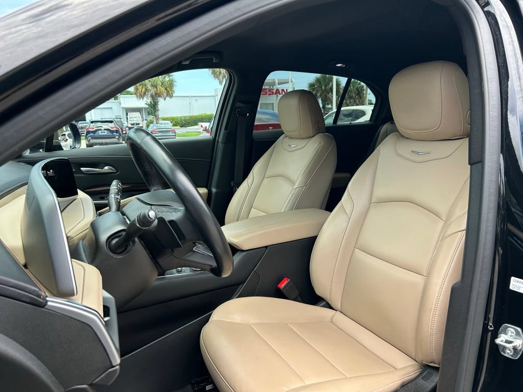 Used 2025 Cadillac XT4 Premium Luxury FWD image 20