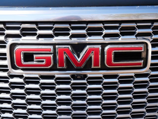 Used 2023 GMC Yukon Denali w/ Denali Reserve Package image 8