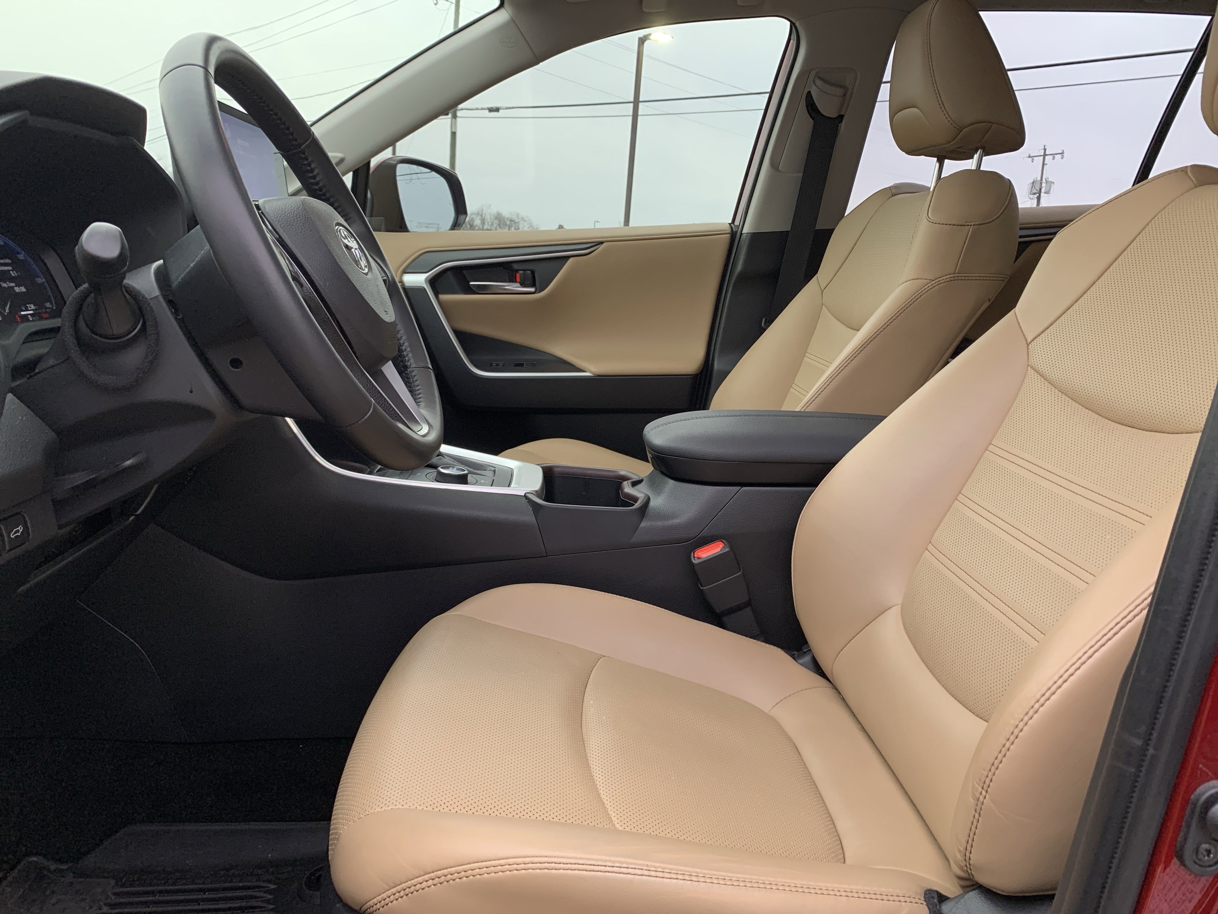 Used 2023 Toyota RAV4 Limited image 16