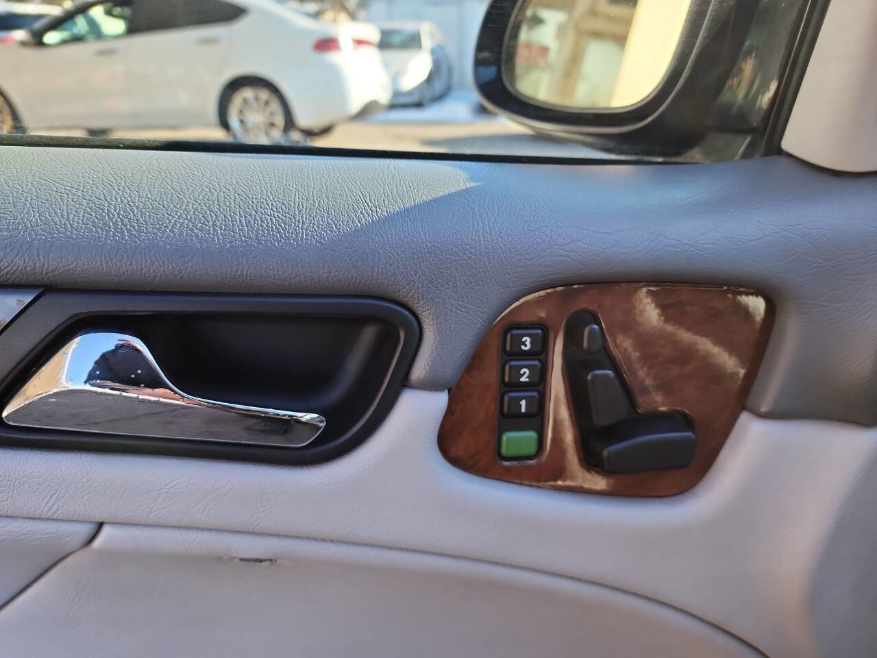 Used 2000 Mercedes-Benz CLK 320 Cabriolet image 10