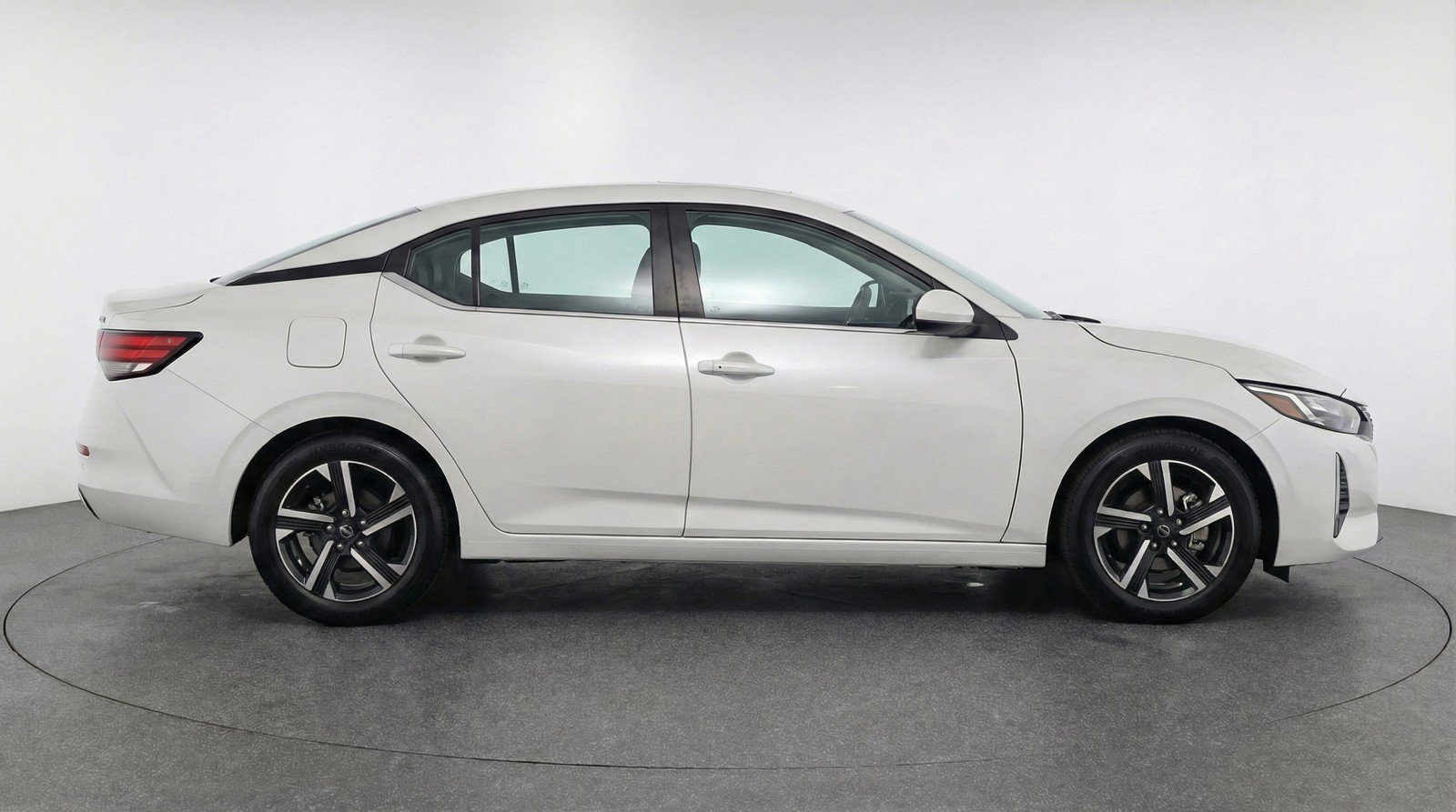 Used 2025 Nissan Sentra SV image 11