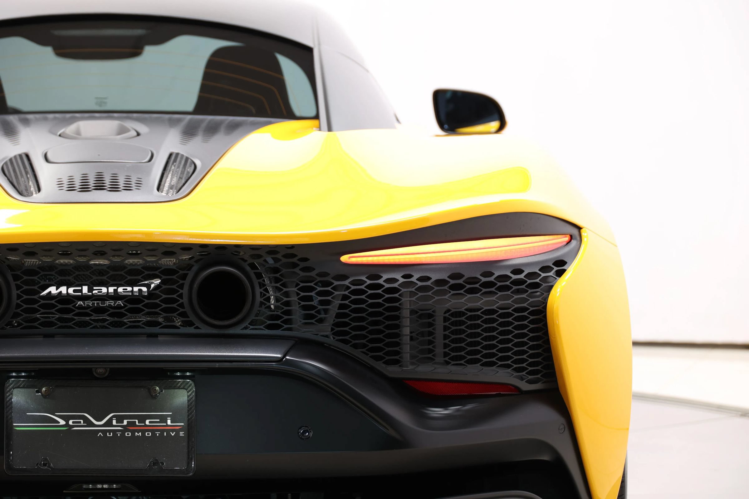 Used 2023 McLaren Artura RWD image 61