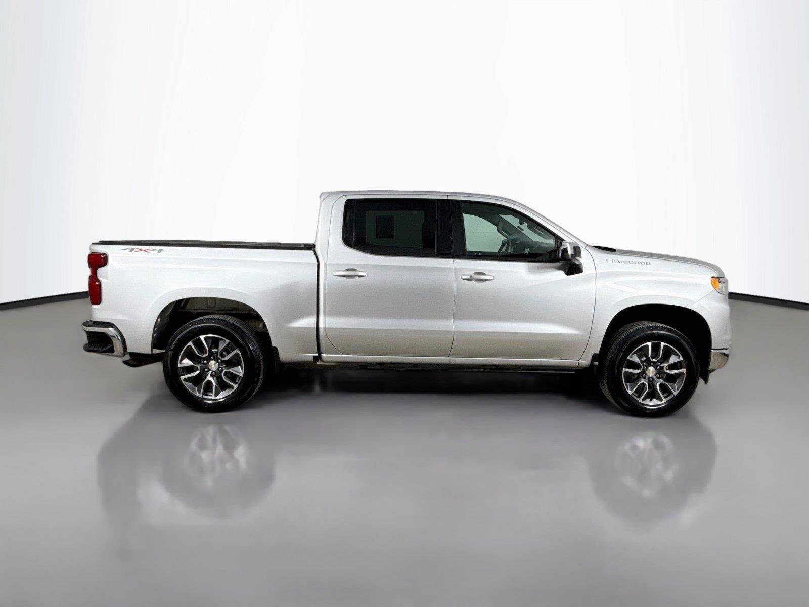 Used 2022 Chevrolet Silverado 1500 LT AWD/4WD image 13