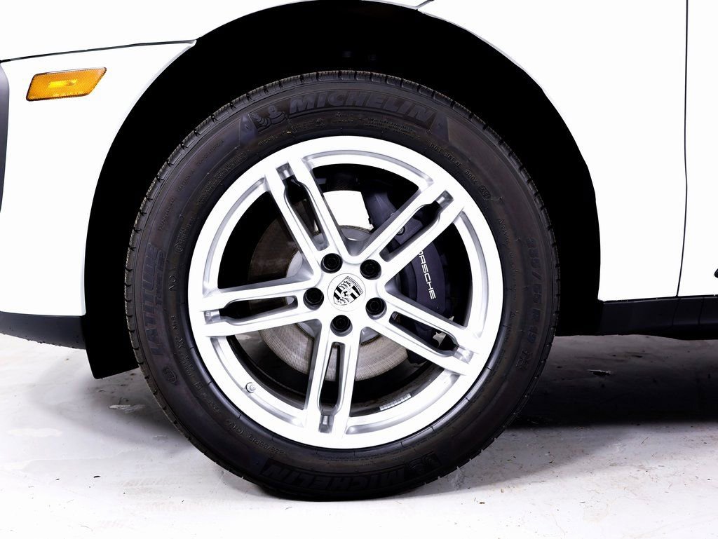 Certified 2025 Porsche Macan image 22