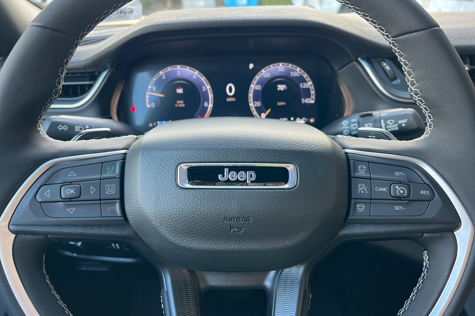 New 2025 Jeep Grand Cherokee Altitude image 23