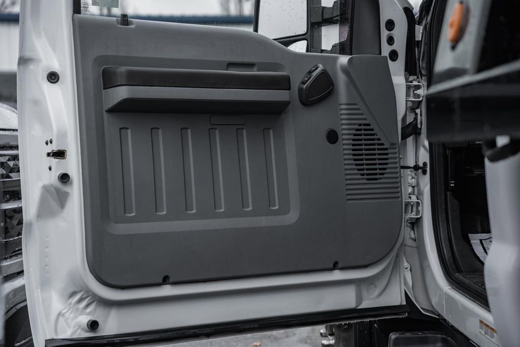 Used 2015 Ford F450 XL w/ XL Value Package image 41