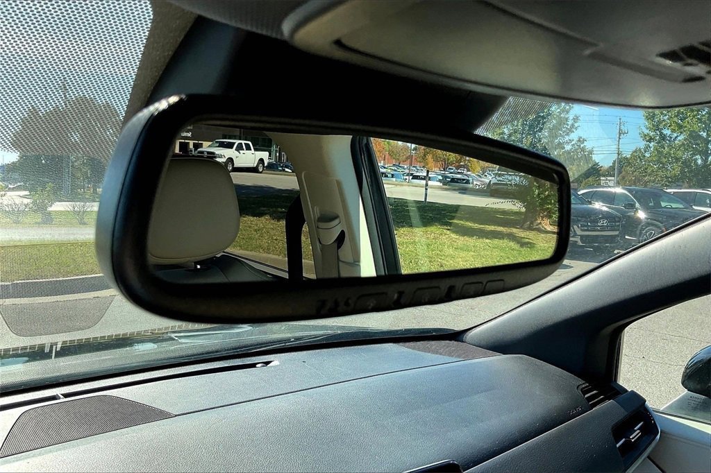 Used 2024 Toyota Sienna XLE image 27