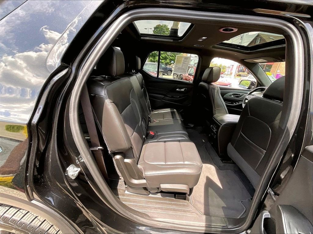 Used 2023 Chevrolet Traverse LT w/ LT Premium Package AWD/4WD image 16