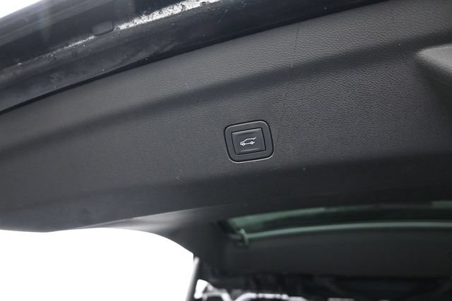 Used 2025 GMC Yukon XL Denali AWD/4WD image 7