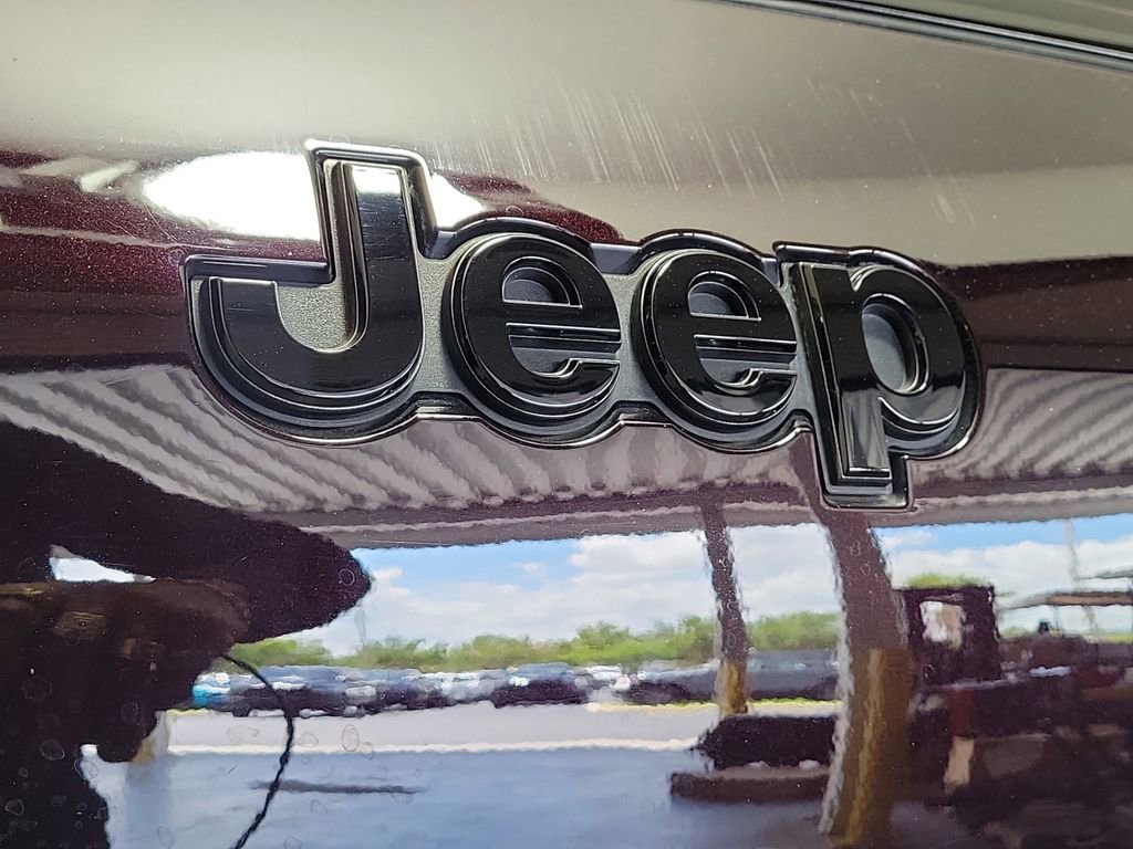 Used 2023 Jeep Grand Cherokee L Limited w/ Luxury Tech Group II RWD image 8