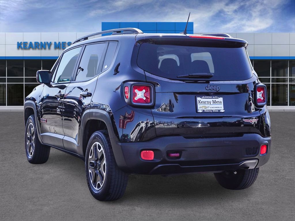Used 2017 Jeep Renegade Trailhawk w/ Premium Trailhawk Package AWD/4WD image 4