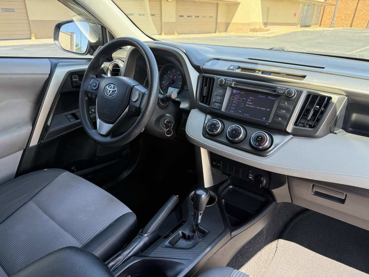 Used 2013 Toyota RAV4 LE FWD image 16