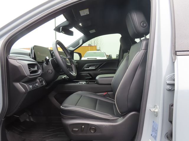 Used 2025 Chevrolet Silverado EV LT AWD/4WD image 16