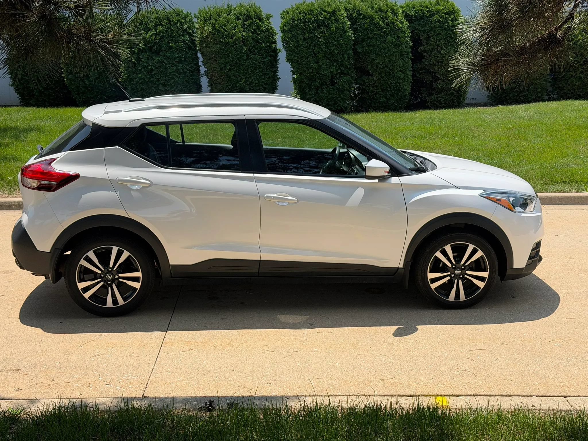 Used 2018 Nissan Kicks SV FWD image 4