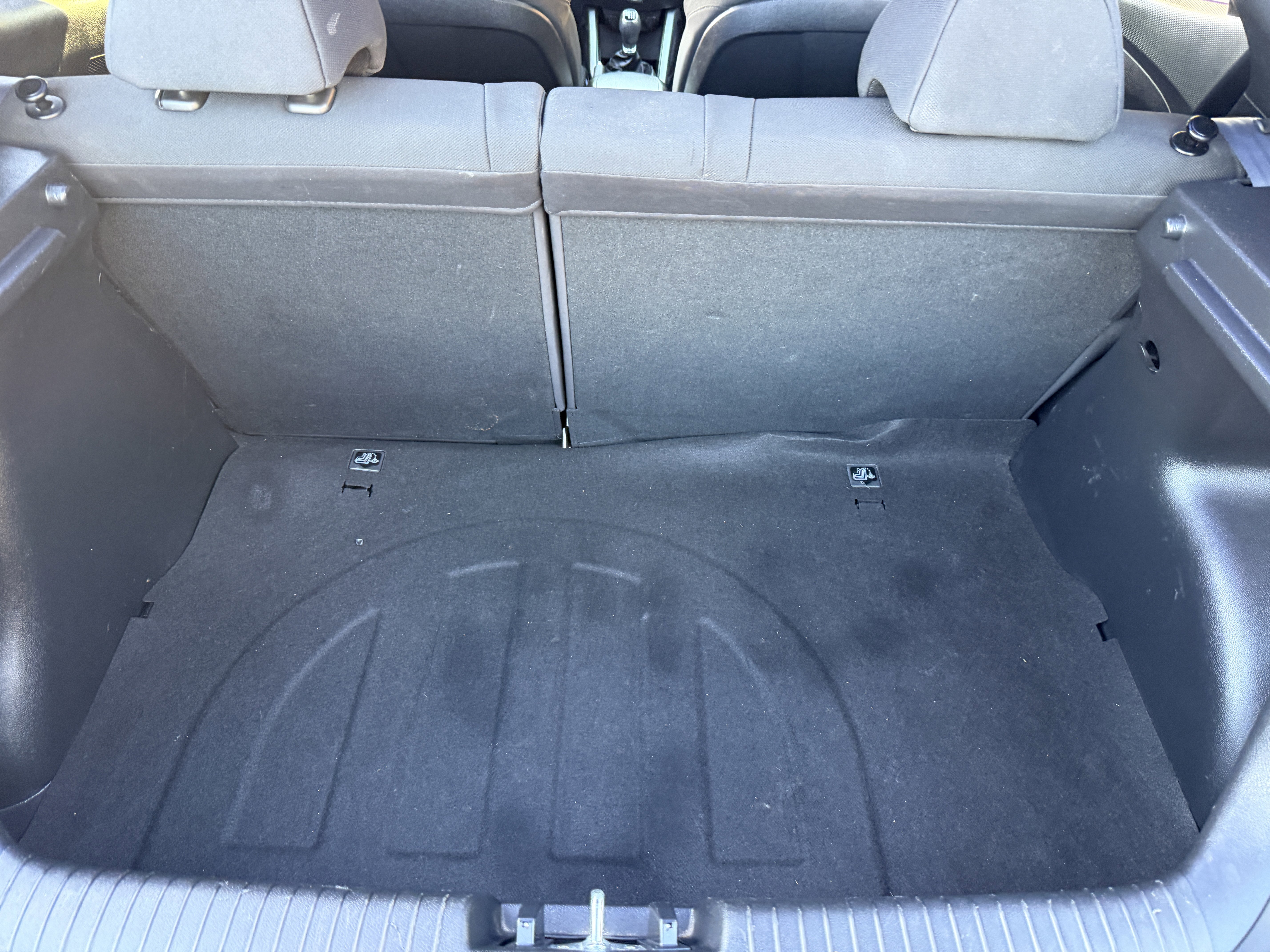 Used 2016 Hyundai Veloster 3dr Cpe Man image 18