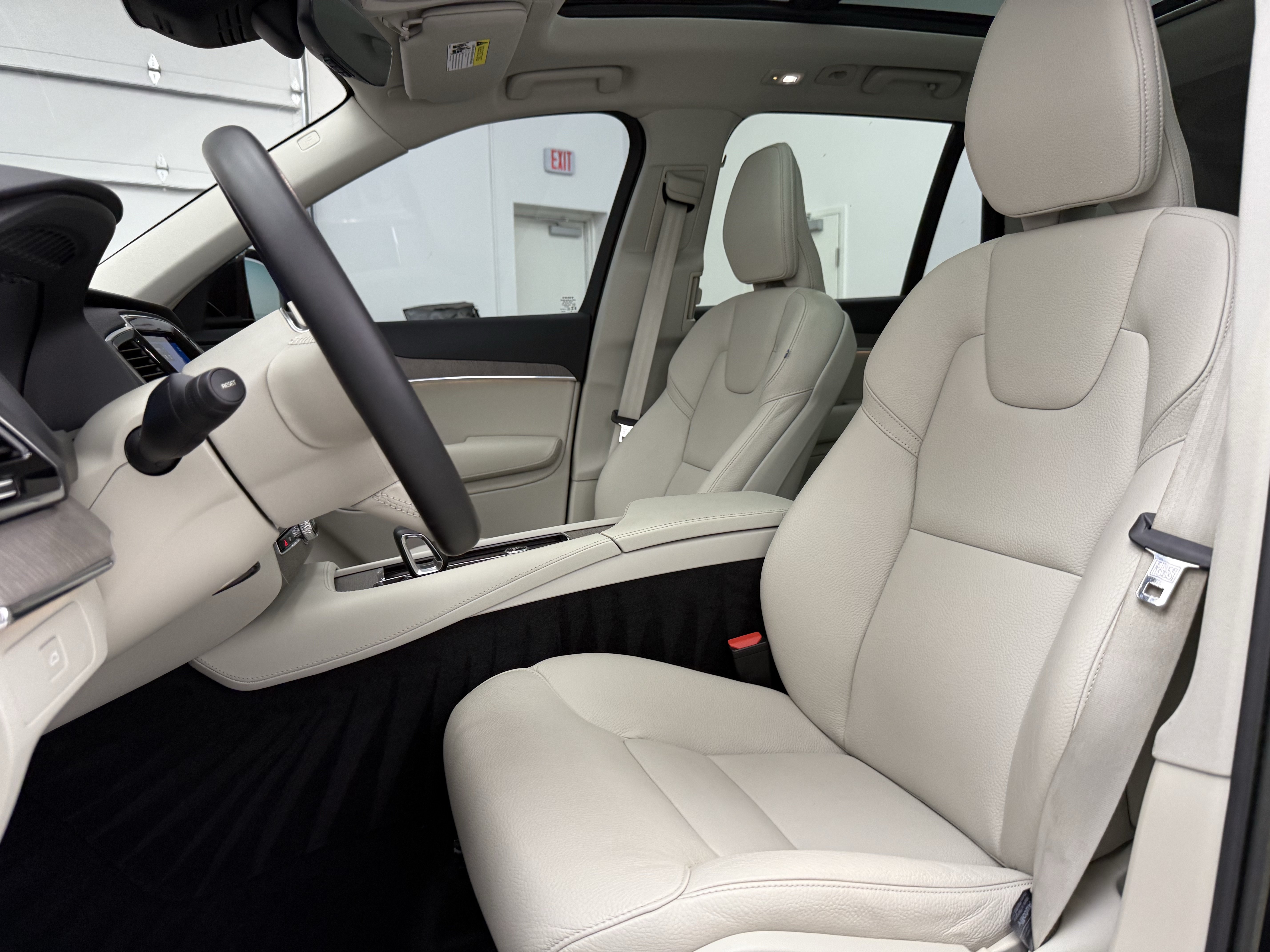 Certified 2023 Volvo XC90 B6 Plus w/ Protection Package Premier AWD/4WD image 13