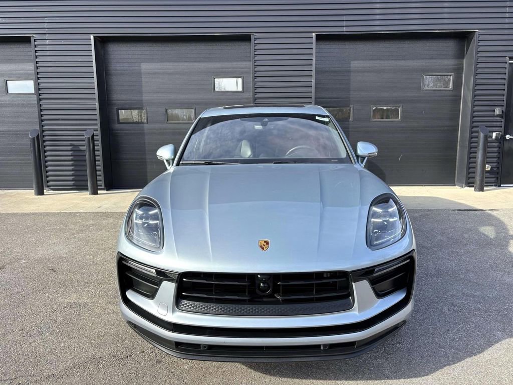 Certified 2024 Porsche Macan image 13