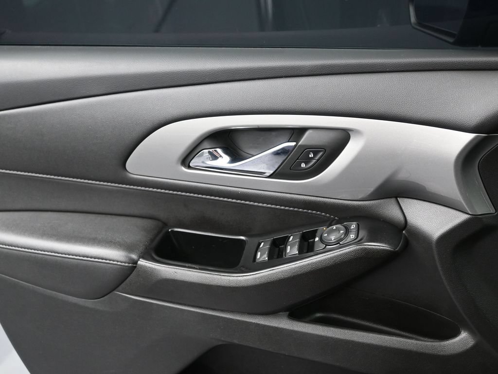 Used 2022 Chevrolet Traverse LT FWD image 11