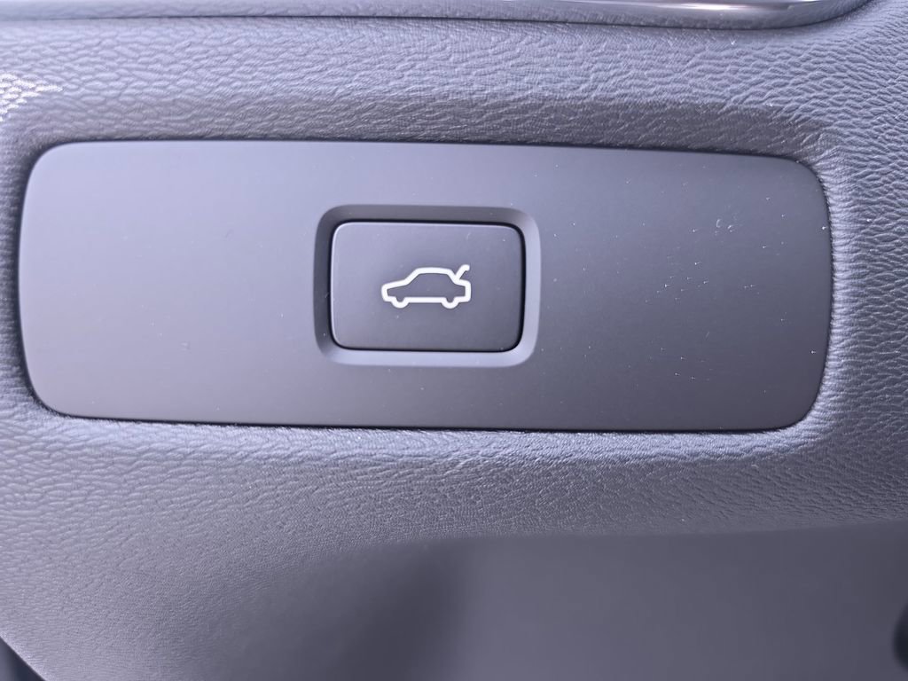 New 2026 Volvo XC60 B5 Core w/ Climate Package image 27