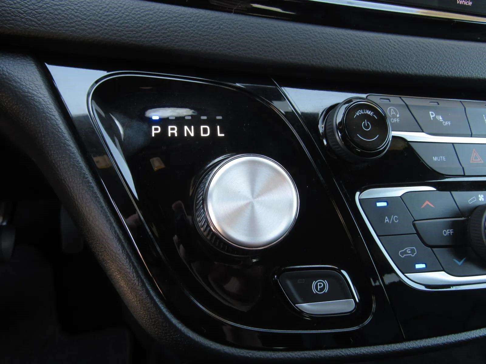 Used 2025 Chrysler Pacifica Select FWD image 22