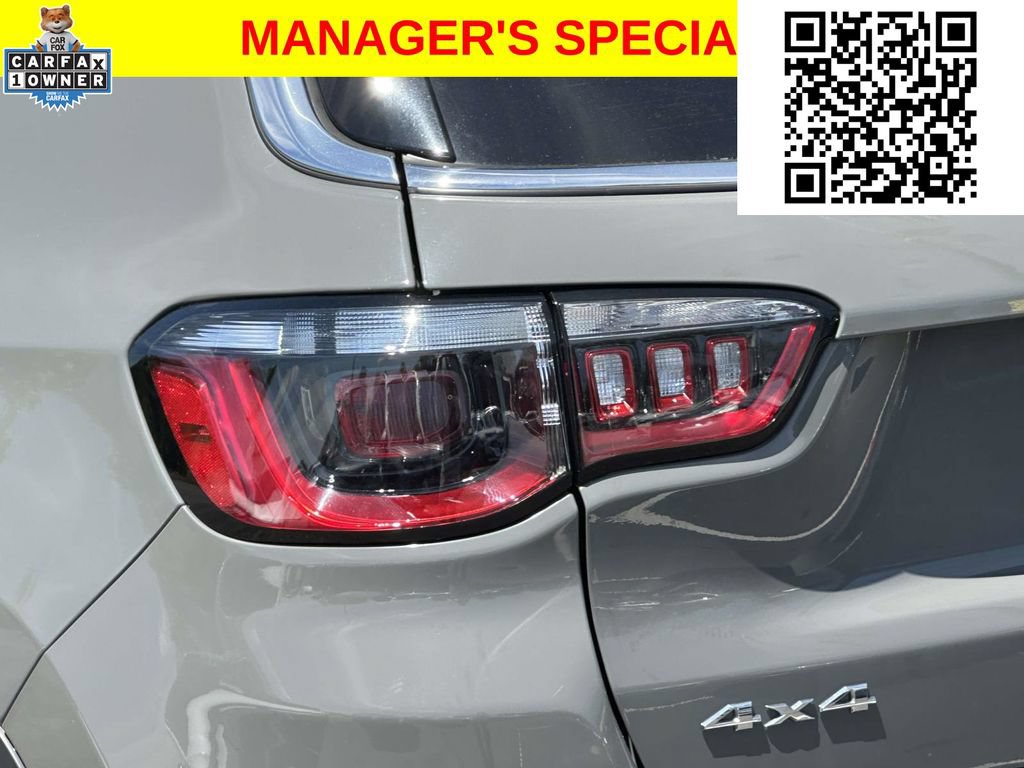 Used 2023 Jeep Compass Latitude w/ Sun and Sound Group AWD/4WD image 9