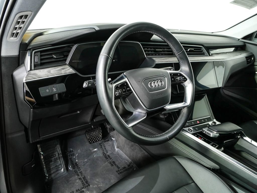Certified 2022 Audi e-tron Premium AWD/4WD image 4