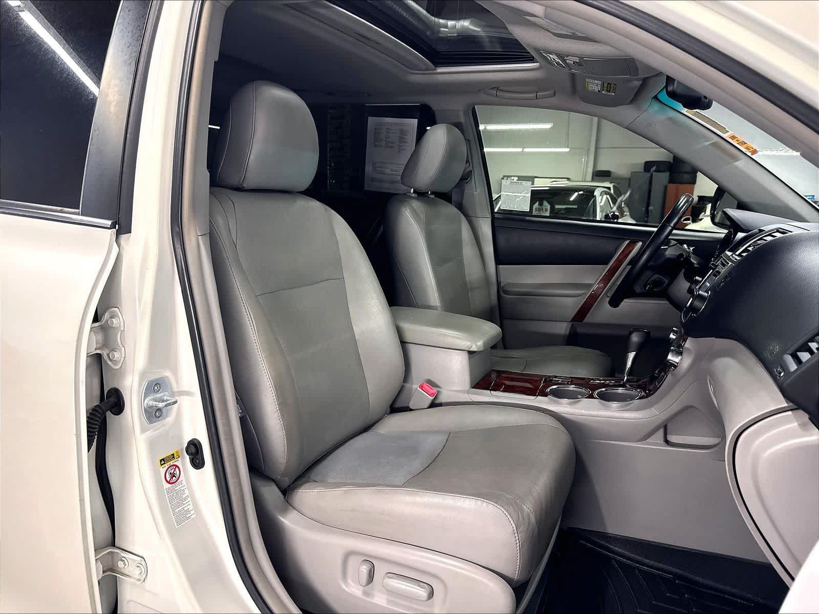Used 2013 Toyota Highlander Limited AWD/4WD image 10