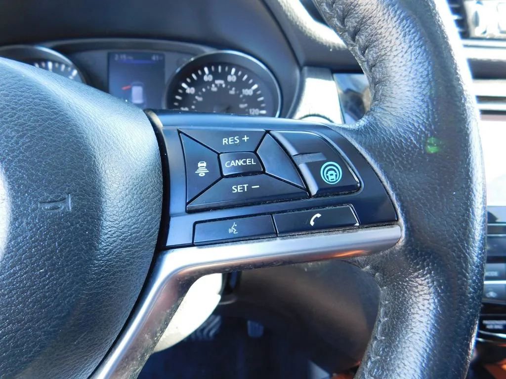 Used 2019 Nissan Rogue SL w/ Premium Package image 23