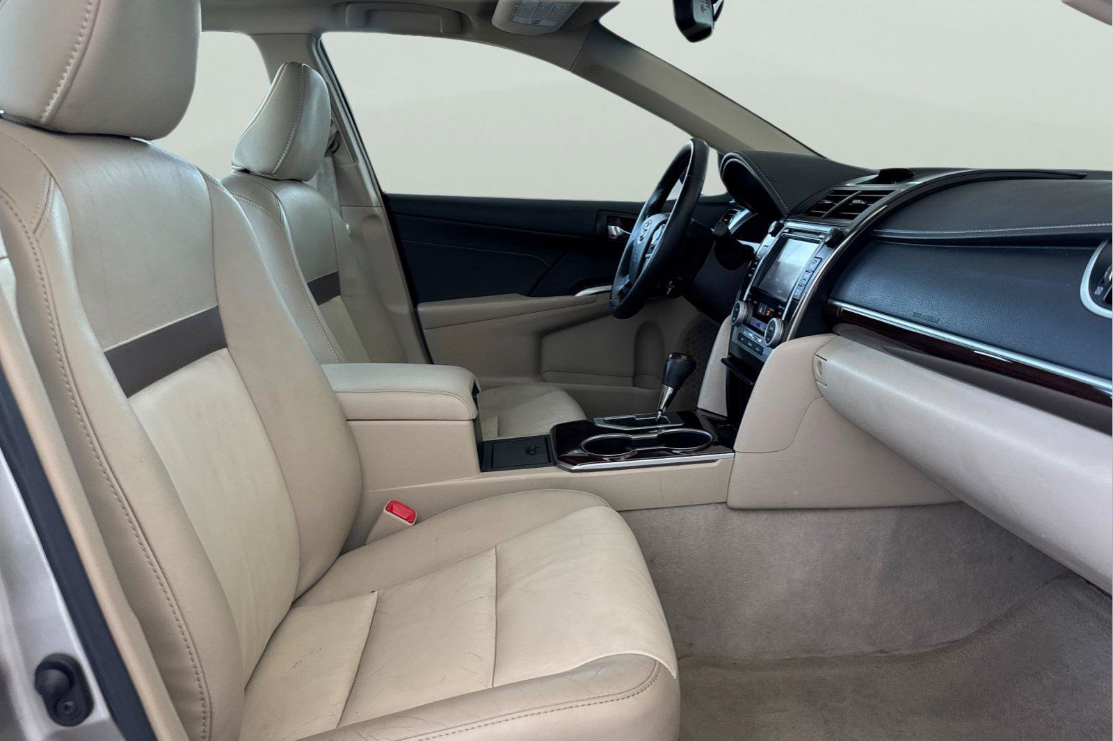 Used 2014 Toyota Camry XLE FWD image 19
