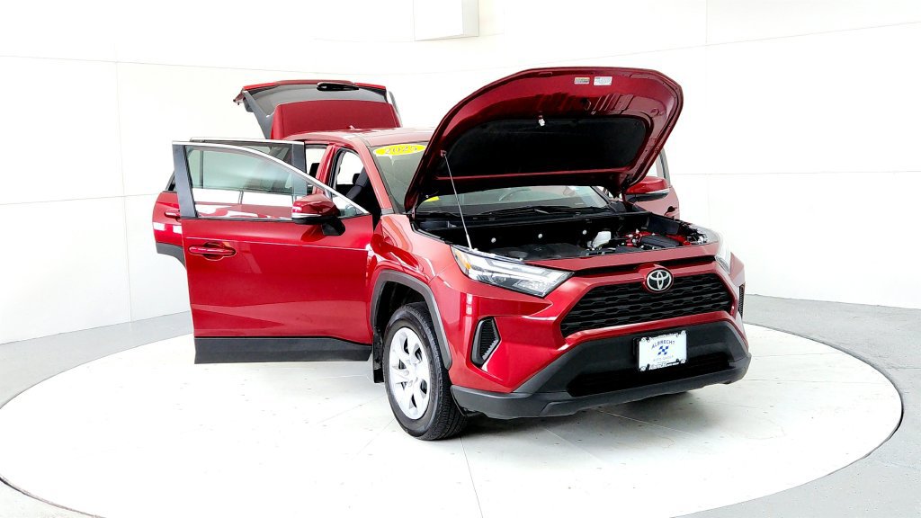 Used 2025 Toyota RAV4 LE AWD/4WD image 9