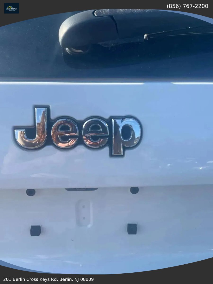 Used 2019 Jeep Cherokee Limited w/ Trailer Tow Group AWD/4WD image 11
