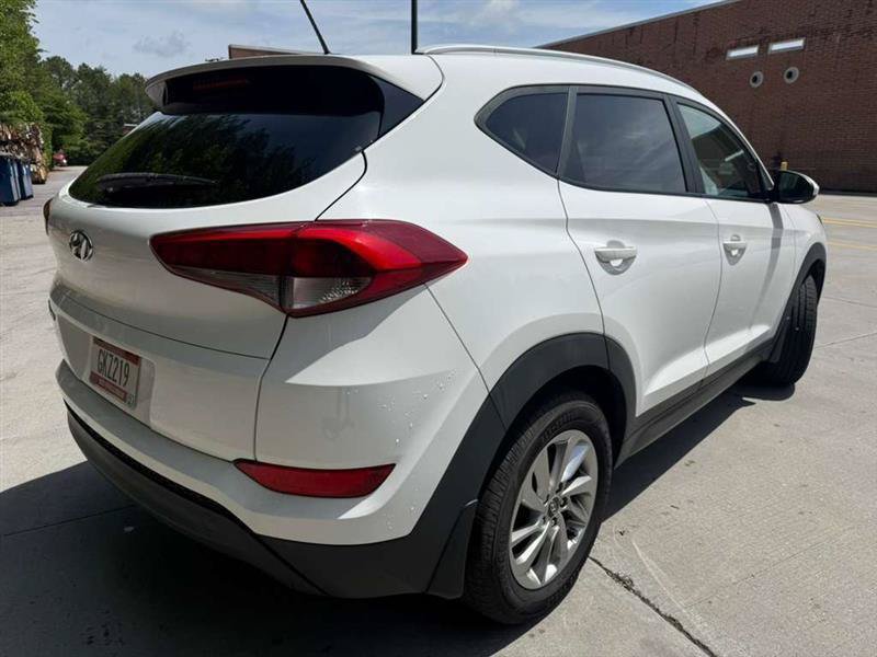 Used 2016 Hyundai Tucson SE w/ Option Group 02 FWD image 2