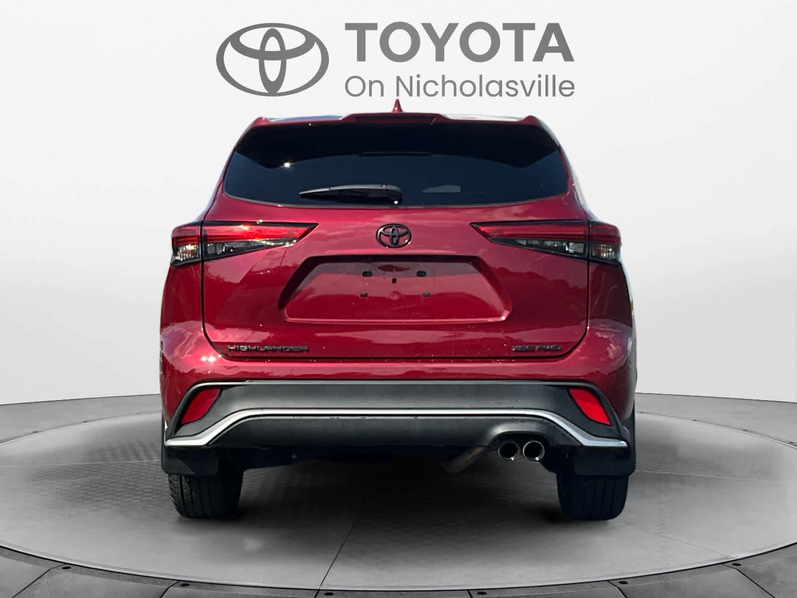 Used 2022 Toyota Highlander XSE AWD/4WD image 4