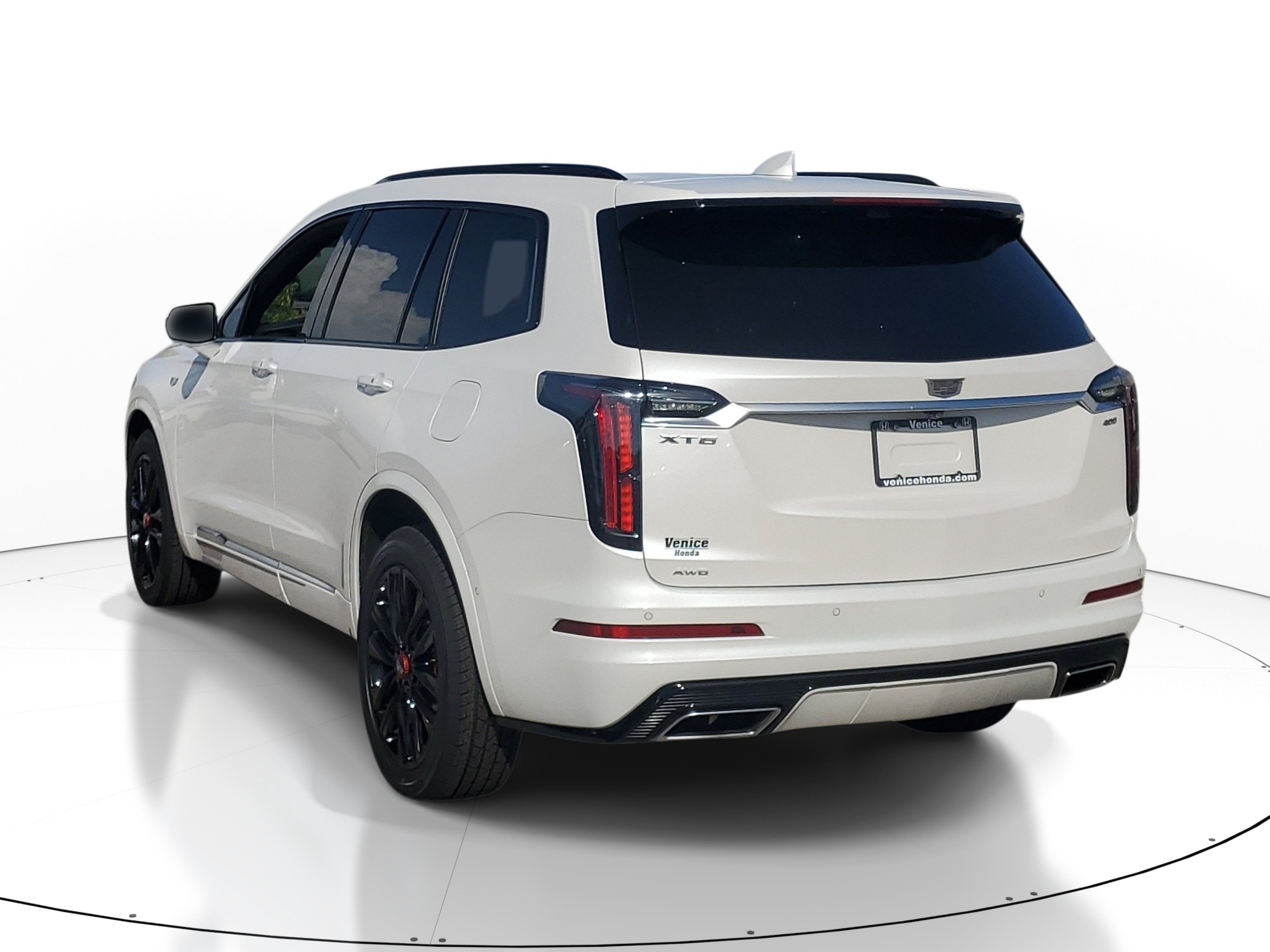 Used 2025 Cadillac XT6 Sport w/ LPO, Red Accent Package AWD/4WD image 4