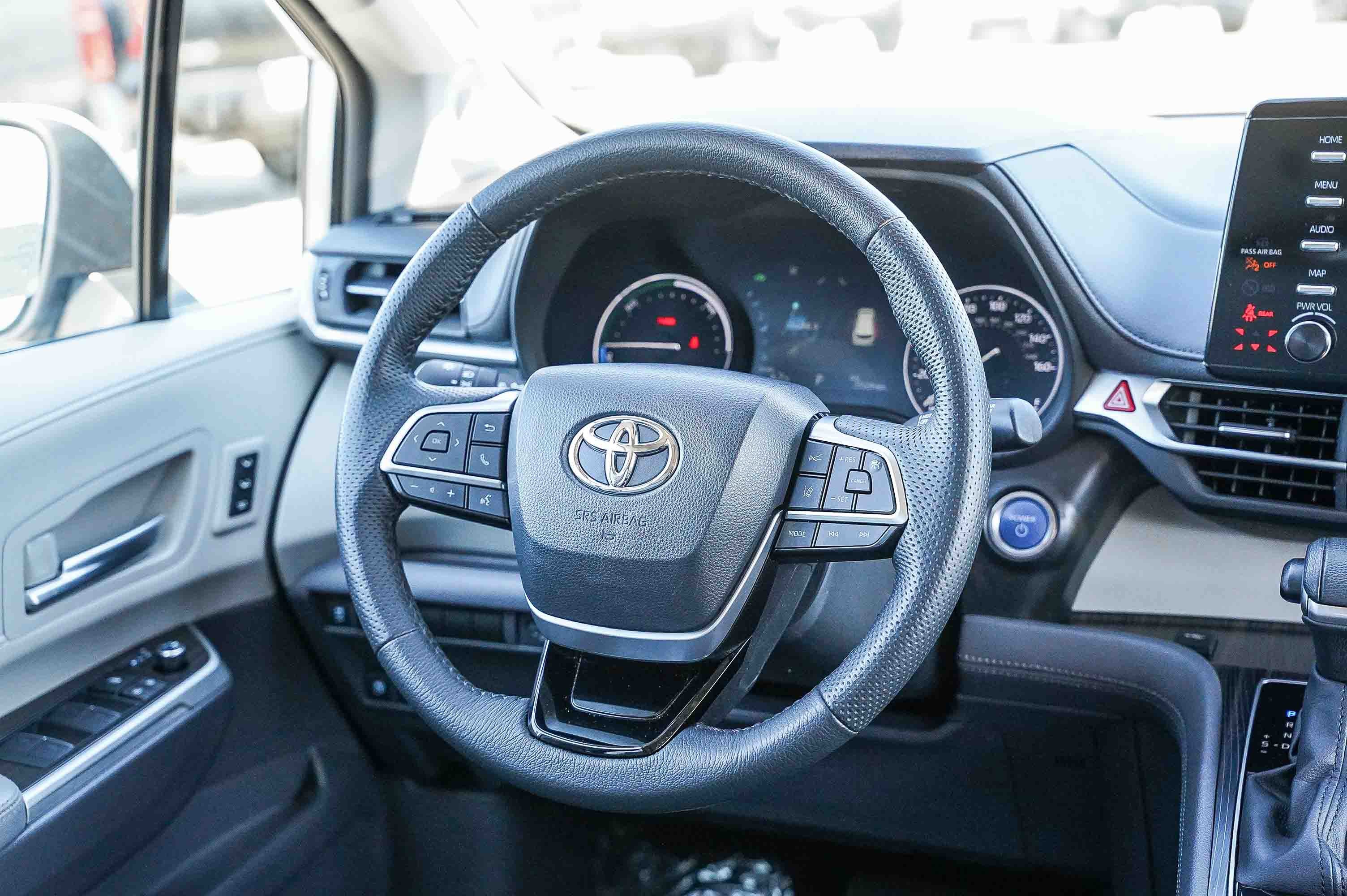 Certified 2023 Toyota Sienna Limited image 15