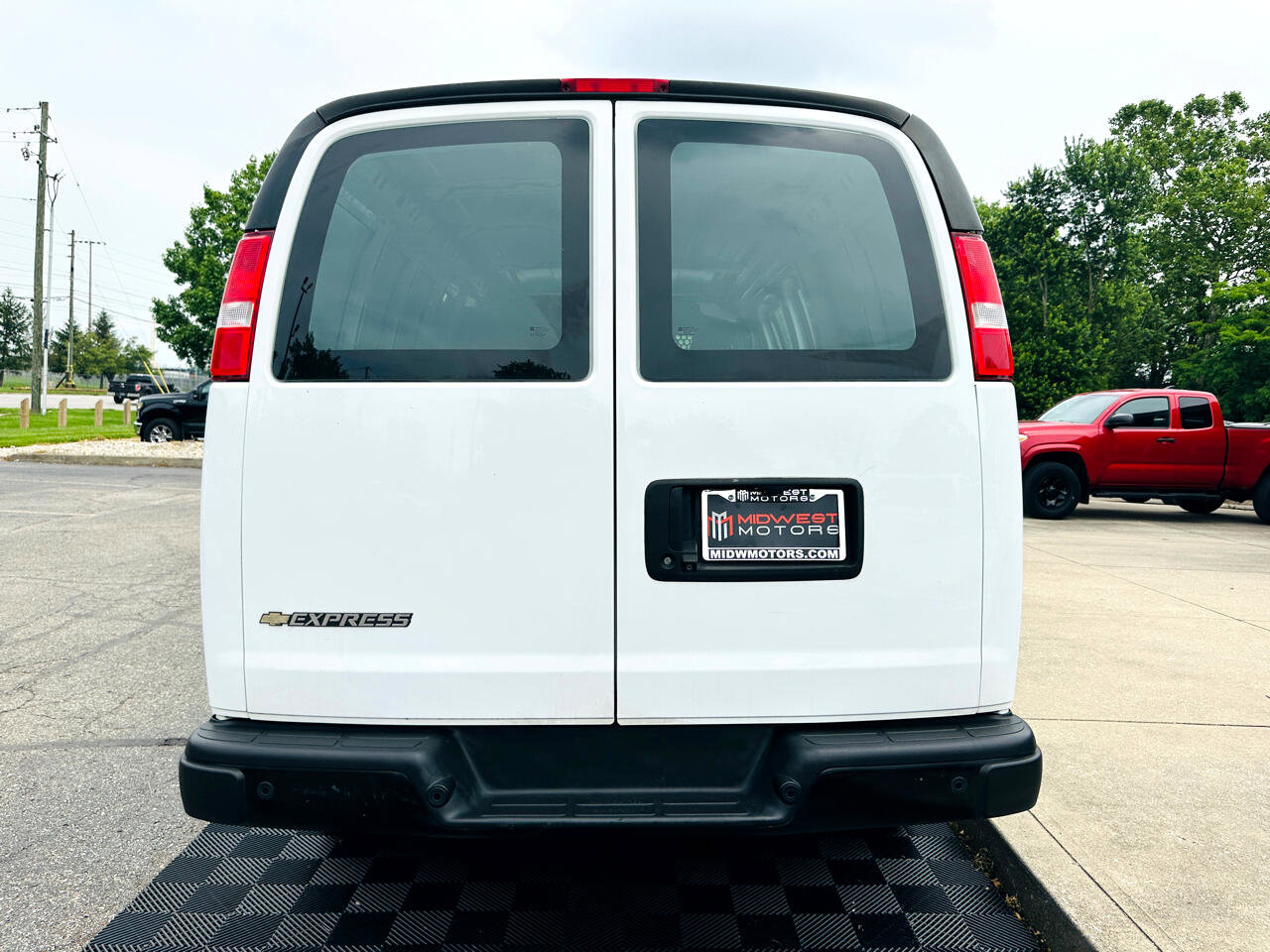 Used 2022 Chevrolet Express 2500 w/ Driver Convenience Package image 5