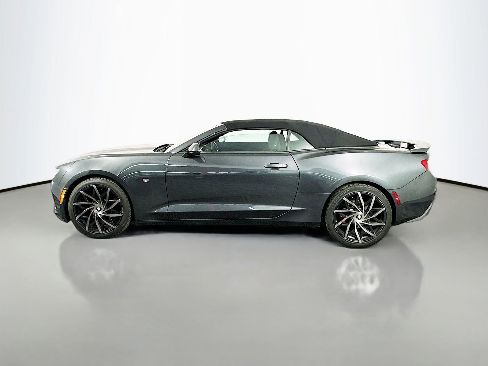 Used 2016 Chevrolet Camaro LT RWD image 5