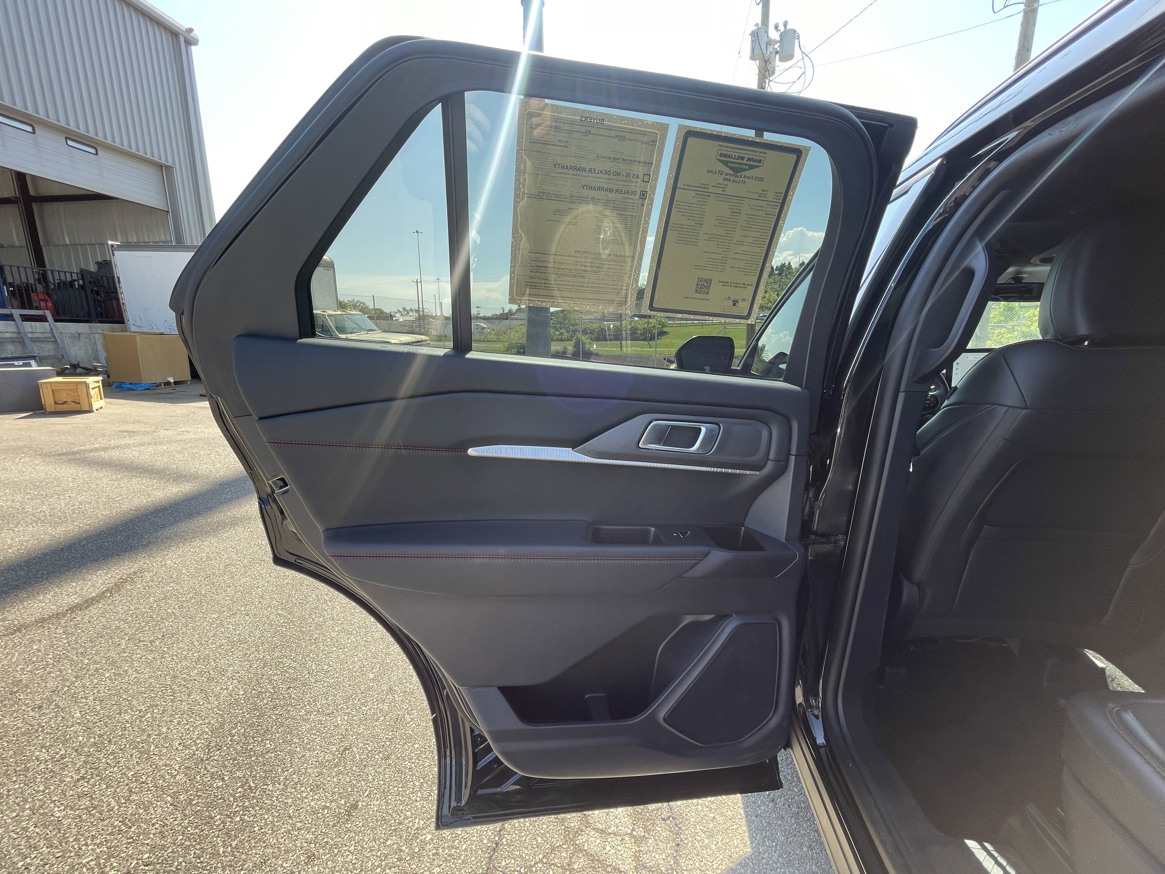 Used 2025 Ford Explorer ST-Line w/ ST-Line Street Pack AWD/4WD image 33