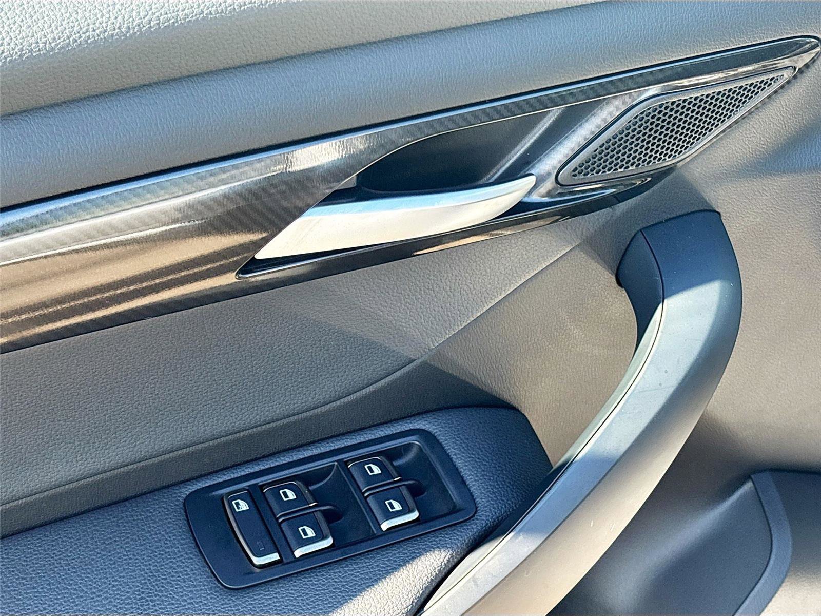 New 2025 VinFast VF 8 Eco image 18