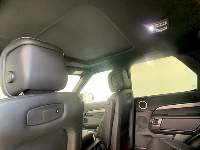Certified 2025 Land Rover Discovery Dynamic SE image 27