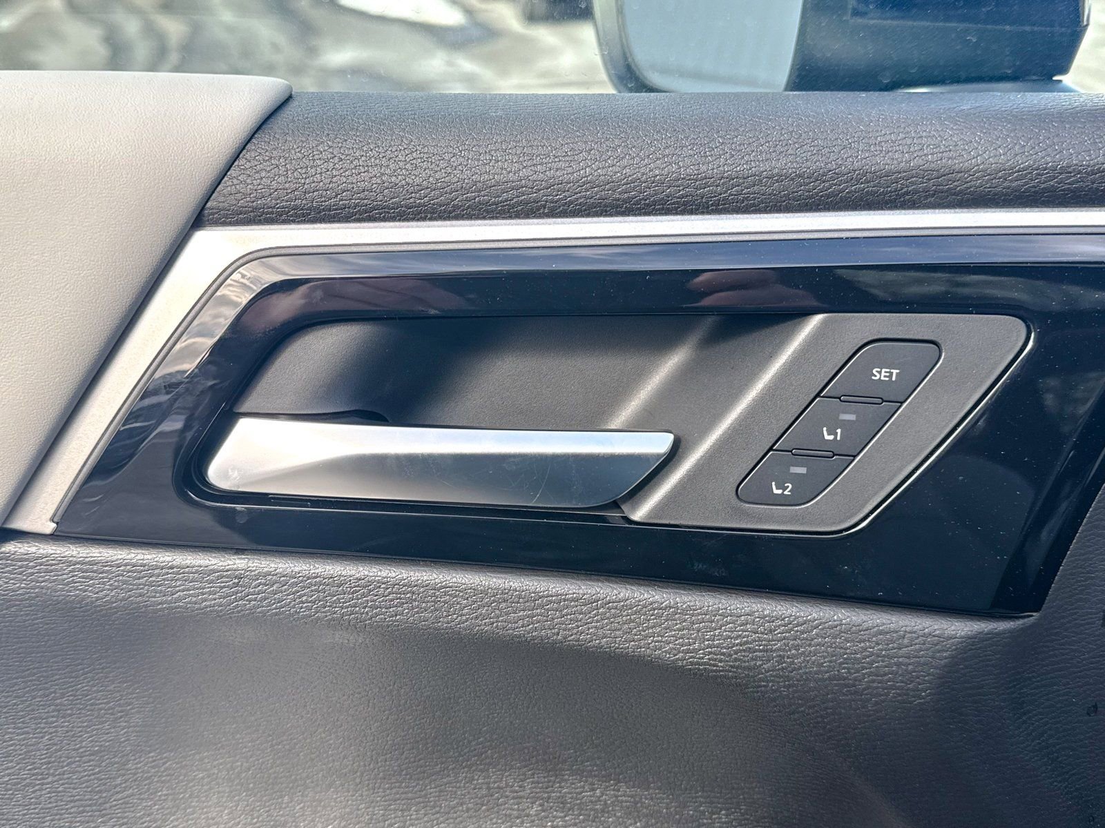 New 2025 Mitsubishi Outlander SEL image 19