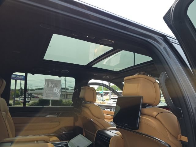 Used 2025 Jeep Grand Wagoneer L Series III w/ Rear Seat Video Group 1 AWD/4WD image 58