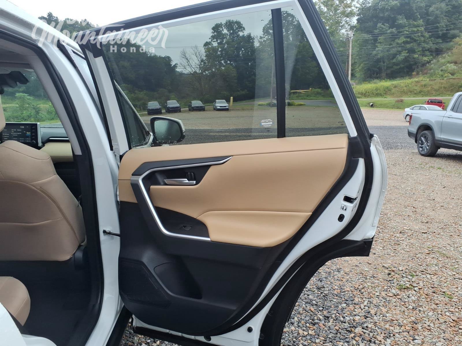 Used 2019 Toyota RAV4 XLE w/ Convenience Package AWD/4WD image 19
