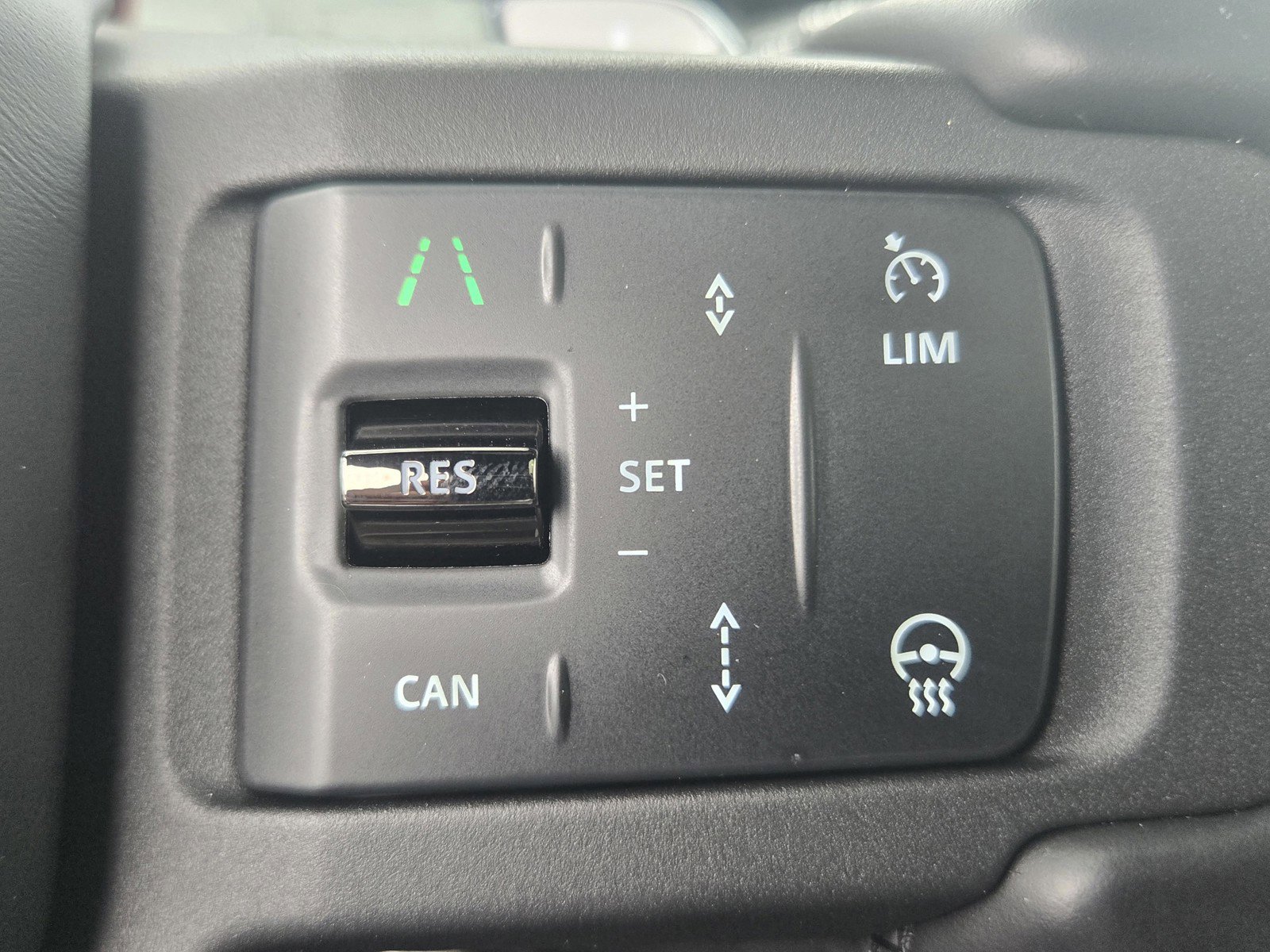 Used 2025 Land Rover Defender 110 image 21